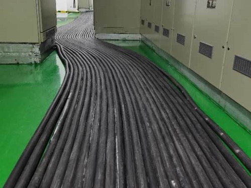 武都如何根据理论计算公式计算温度对特定电压测量结果的影响?